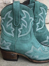 Retro Pointed Embroidered Short Boots